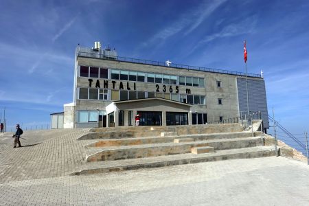 Turecky se Olympos jmenuje Tahtalı Dağı.
